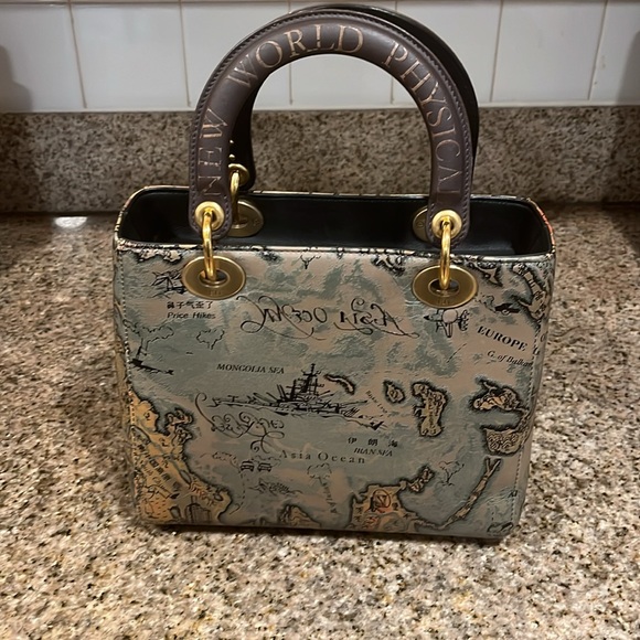 Christian Dior, New World Calf Skin Bag Midsized with a rustic look - Picture 2 of 5